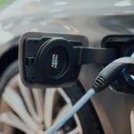 Während Millionen Elektroautos in China geladen werden, wächst im Hintergrund die Menge ausgedienter Akkus – und damit der Druck auf ein lückenhaftes Recyclingsystem.