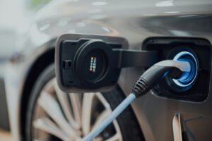 Während Millionen Elektroautos in China geladen werden, wächst im Hintergrund die Menge ausgedienter Akkus – und damit der Druck auf ein lückenhaftes Recyclingsystem.