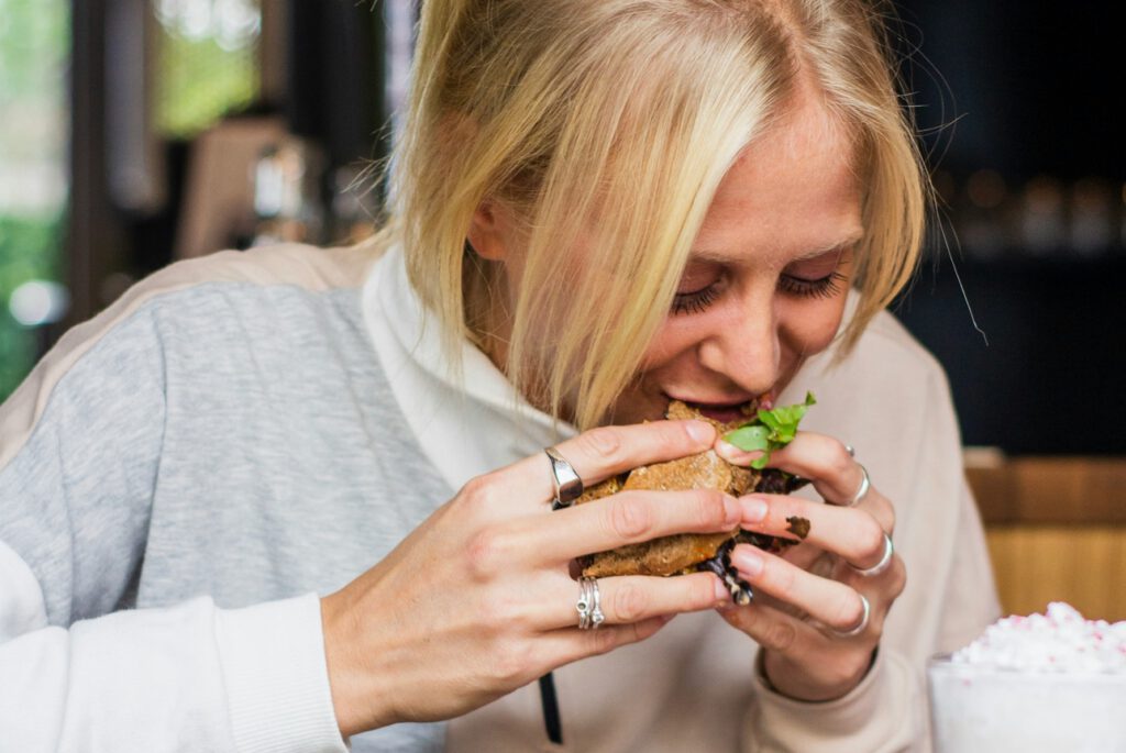 Bei Essanfällen dominieren häufig stark verarbeitete Lebensmittel.