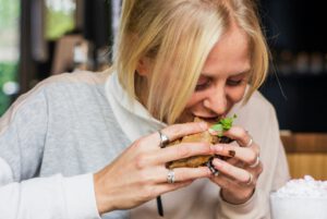 Bei Essanfällen dominieren häufig stark verarbeitete Lebensmittel.