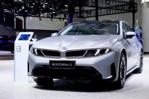 Mehr als 1.200 Kilometer mit einer Akkuladung: Der neue BMW i3 erreichte diese Strecke bei einer Testfahrt in China. Möglich machen soll das eine neue Generation von Batterien und Elektroantrieben. © BMW Group
