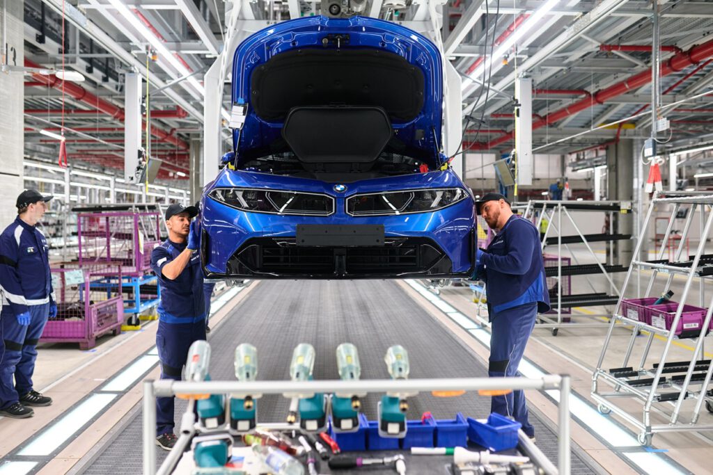 In der neuen Montage im Münchner Stammwerk bereitet BMW den Serienstart des BMW i3 vor, der im August 2026 anlaufen soll.