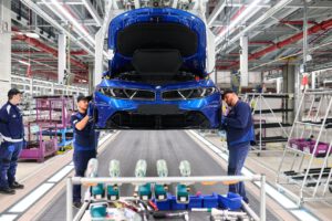 In der neuen Montage im Münchner Stammwerk bereitet BMW den Serienstart des BMW i3 vor, der im August 2026 anlaufen soll.