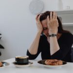 Erschöpfung, Konzentrationsprobleme und Vergesslichkeit können in den Wechseljahren gemeinsam auftreten und als Brain Fog wahrgenommen werden. © Pexels