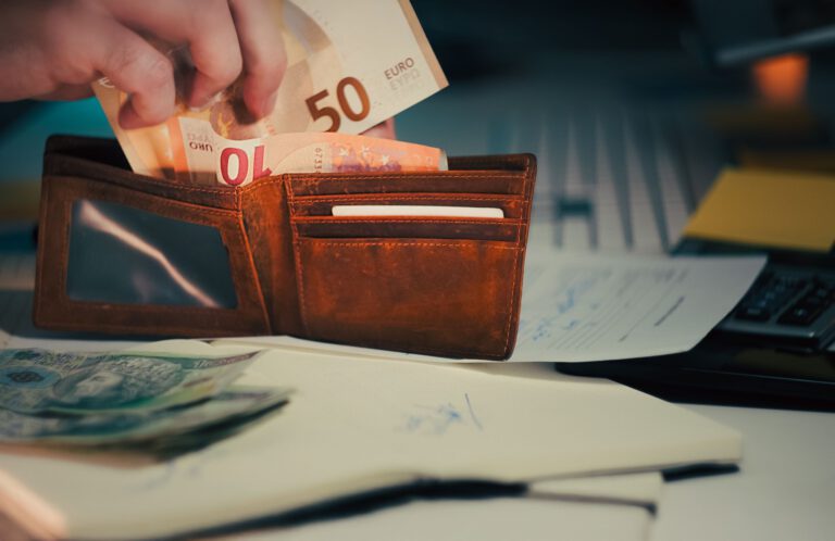 100 Euro bleiben 100 Euro – trotzdem geben Menschen denselben Betrag je nach Herkunft und Zweck ganz unterschiedlich aus.