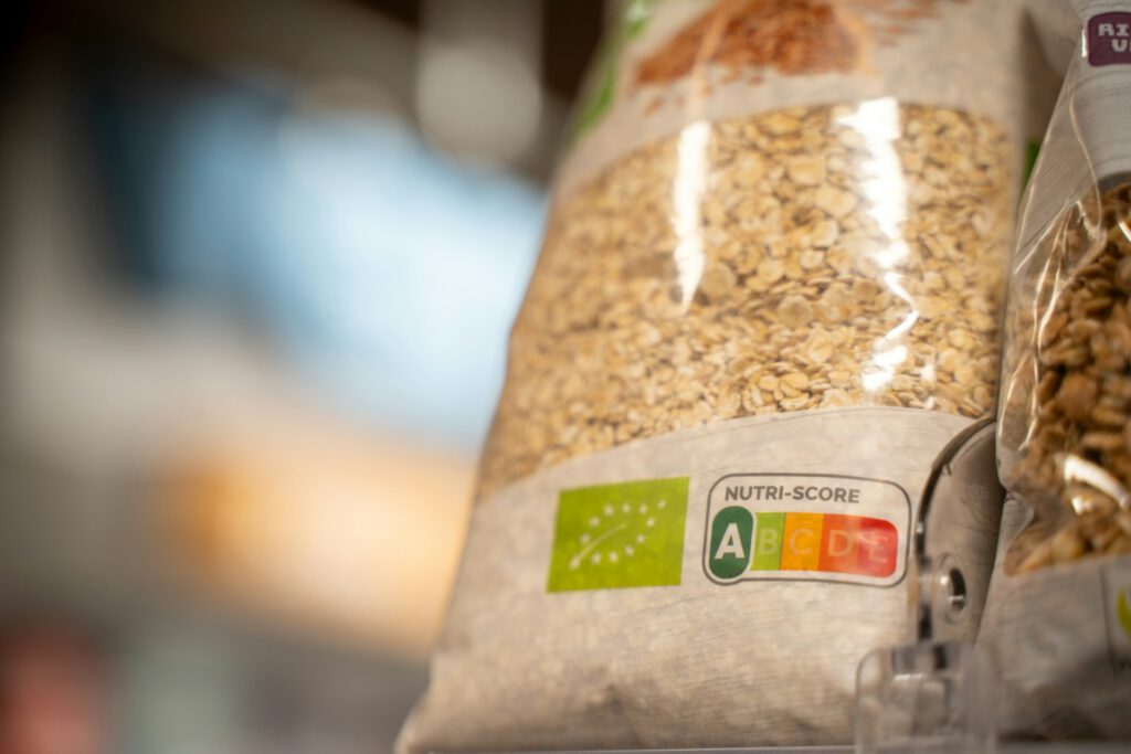 Der Nutri-Score wirkt am stärksten, wenn er farbig und gut sichtbar platziert ist. Rote E-Bewertungen schrecken jedoch weniger ab als erwartet.