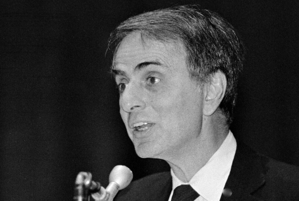 Carl Sagan warnte 1985 vor dem US-Senat vor den Folgen des Klimawandels – Jahrzehnte bevor das Thema die politische Debatte prägte.