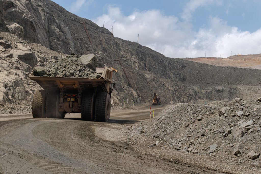 Aus Bergbau-Abfall wird in China wieder wertvolles Eisenerz mit 65 Prozent Eisengehalt.