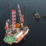 Offshore-Plattformen wie diese bilden die technische Grundlage für Projekte wie Dongfang 1-1: Dort wird CO₂ aus Erdgas abgetrennt und tief unter dem Meeresboden gespeichert.