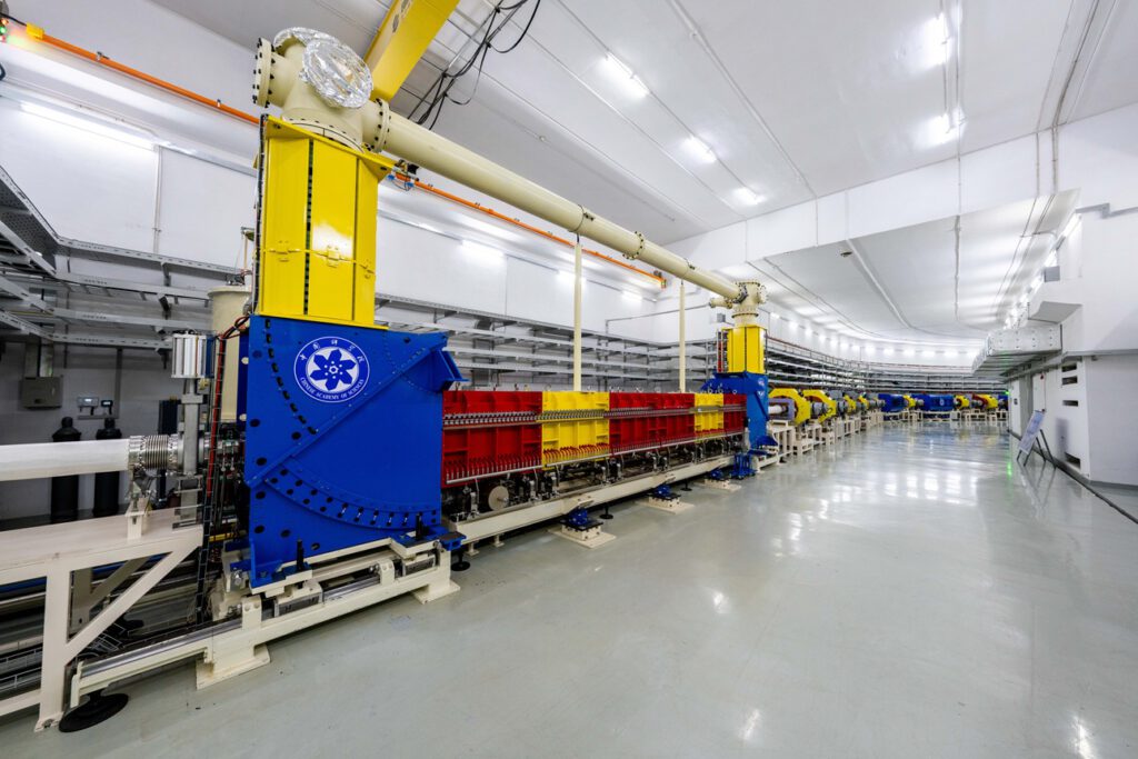 Im Spektrometerring vermessen Wissenschaftler kurzlebige Atomkerne mit hoher Präzision – darunter das Gold-Isotop Au-202. © IMP