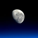 China testet Fasern aus Mondboden an seiner Raumstation. Das Material könnte später beim Bau einer Mondbasis helfen.