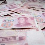 Ein fair bewerteter Yuan könnte Deutschlands Wirtschaftsleistung laut IW-Studie bis 2028 um rund 43 Milliarden Euro erhöhen. Besonders deutsche Exportfirmen leiden unter dem künstlich günstigen Wechselkurs. © Unsplash