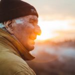 Helles Tageslicht am Tag hing in der Studie mit einem geringeren Demenzrisiko zusammen. Schon rund 42 Minuten sehr helles Licht pro Tag fielen in der Analyse deutlich auf. © Unsplash