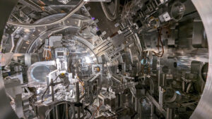 Ein neues Verfahren aus Dresden macht Simulationen für die Fusionsforschung bis zu 50-mal schneller und spart enorme Rechenzeit.