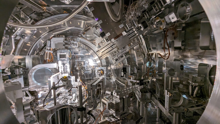 Ein neues Verfahren aus Dresden macht Simulationen für die Fusionsforschung bis zu 50-mal schneller und spart enorme Rechenzeit.