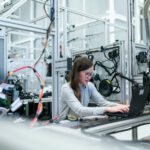 Deutschland sucht dringend Ingenieure und IT-Fachkräfte. Gleichzeitig erreicht ihre Arbeitslosigkeit einen Rekord – besonders in der Industrie geraten Arbeitsplätze unter Druck. © Unsplash