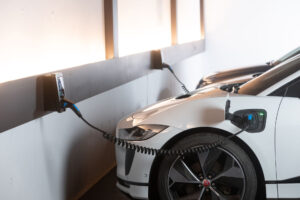E-Auto-Batterien lassen sich durch neue Konstruktionen leichter reparieren. Das könnte Austauschkosten, Abfall und Rohstoffverbrauch senken. © Pexels