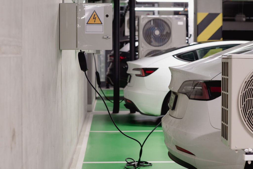 Schon wenige schwache Zellen können die Lebensdauer eines E-Auto-Akkus deutlich verkürzen. Entscheidend ist dabei nicht der Durchschnitt, sondern oft die am stärksten gealterte Zelle im Batteriepack. © Pexels