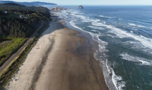 Luftbildaufnahme der Pazifikküste in Oregon