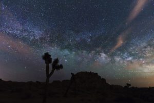 In der Milchstraße haben Forscher erstmals einen echten Zucker im interstellaren Raum entdeckt – in einer Molekülwolke nahe dem Zentrum unserer Galaxie.
