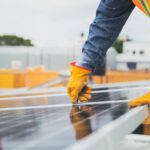 Flexible Solarzellen könnten künftig auch auf Autodächern oder Rucksäcken Strom erzeugen. Ein neues Herstellungsverfahren macht sie leistungsfähiger und stabiler. © Pexels