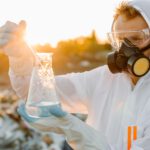 Wo fluorhaltige Abfälle bislang vor allem als Umweltproblem galten, sehen Forscher nun eine Rohstoffquelle: Das enthaltene Fluor lässt sich zurückgewinnen und zu Silberfluorid weiterverarbeiten.