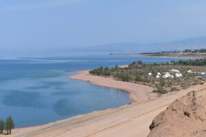 Der Issyk-Kul-See im Tian-Shan-Gebirge war über Jahrhunderte Teil wichtiger Handelswege zwischen Ost- und Zentralasien.