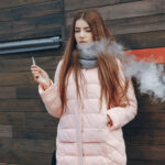 Jugendliche vapt