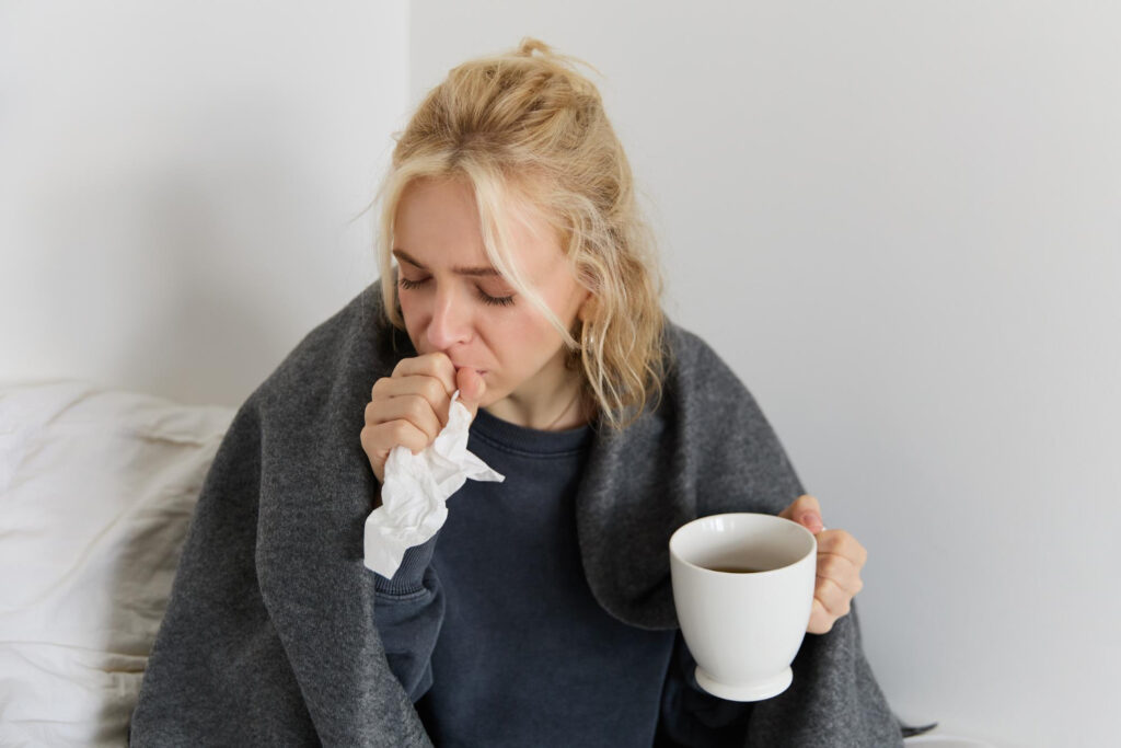 Immunzellen in der Nase können Grippeviren früh bremsen. Neue Daten erklären, warum Nasenimpfstoffe künftig wichtiger werden.