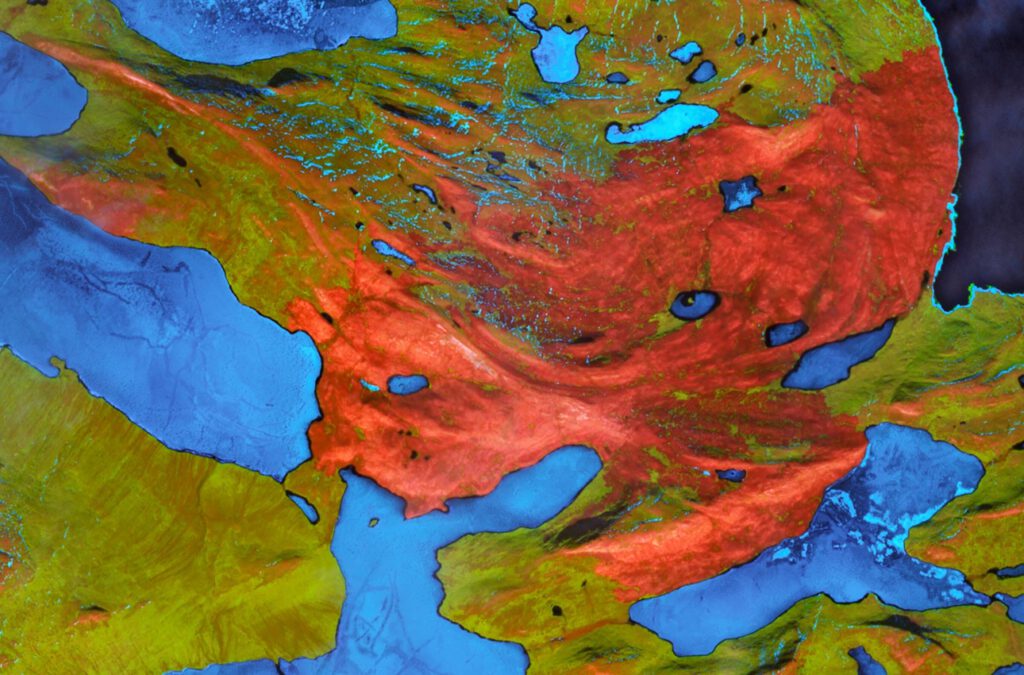 Die Brandnarbe nahe Sisimiut war im Mai 2019 noch deutlich zu sehen. Das Feuer von 2017 zeigt, wie langsam sich Grönlands Tundra erholt. © Wikimedia