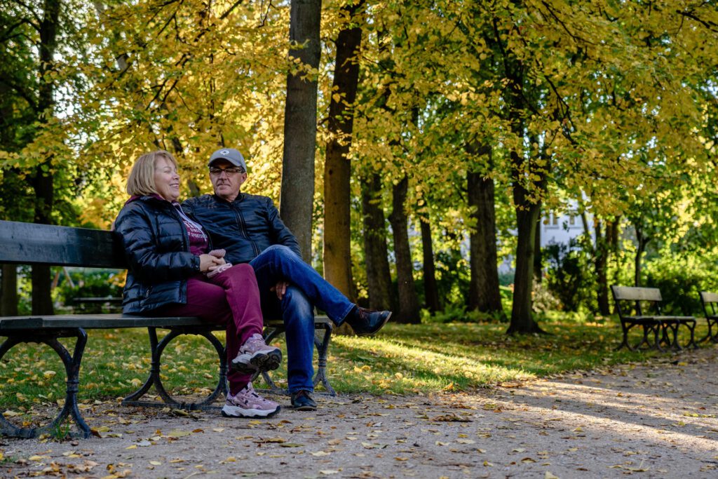 Zwei Menschen, ein ähnliches Alter – doch ihr Immunsystem kann sich deutlich unterscheiden. Bestimmte Abwehrzellen im Blut geben Hinweise auf das Risiko für chronische Krankheiten und einen frühen Tod.