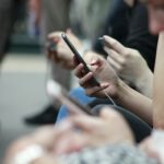 In Japan sorgt eine Zwei-Stunden-Regel zur Bildschirmzeit für erste Veränderungen: Vor allem das Bewusstsein für die eigene Nutzung steigt.