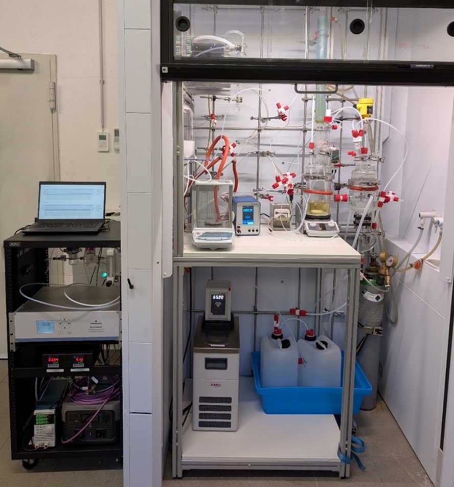 In der kleinen Anlage wird der Wasserstoff kontinuierlich aus wässriger, biobasierter Ameisensäure freigesetzt. © OxFA GmbH