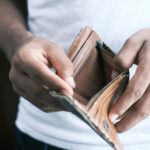 Viele Menschen halten sich beim Einkaufen zurück, obwohl sich die Kaufkraft in Deutschland rechnerisch erholt hat – besonders stark prägen gestiegene Preise für Lebensmittel und Energie das Gefühl, weniger Geld zur Verfügung zu haben. © Unsplash