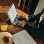 Selbst GPT-5 lieferte in der Studie mindestens 18,7 Prozent weniger unterschiedliche Informationen als eine Google-Suche. © Unsplash