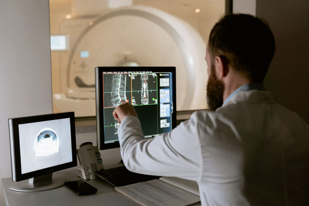 Moderne Bildgebung entdeckt immer früher immer mehr Tumoren. So sorgen frühere Diagnosen und bessere Behandlungen dafür, dass die Überlebenschancen steigen. © Pexels