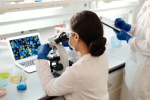 Ein künstliches Zellgedächtnis ermöglicht es Forschenden, frühere Aktivitäten von Zellen noch Tage später nachzuvollziehen. Die neue Technologie könnte künftig helfen, die Ursachen von Krebsrückfällen besser zu verstehen. © Pexels