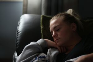 Nicht der Selenwert allein fiel in der Studie auf: Erst zusammen mit Autoantikörpern gegen das Transportprotein SELENOP war anhaltende Erschöpfung nach Corona etwa doppelt so häufig. © Unsplash