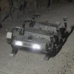 Der Mars-Roboter blieb selbst mehr als 250 Meter tief im Zugspitz-Tunnel per Funk erreichbar. Die Forscher testeten dort Kommunikation wie bei künftigen Höhlenmissionen auf dem Mars. © Erlend Hellerslien / DLR