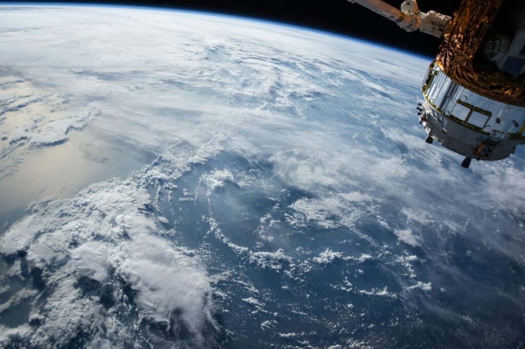 Satellitenmessungen zeigen, dass Berichte von Behörden und Wissenschaft den Anstieg der Methanemissionen in Städten oft unterschätzen. Dadurch könnten Klimaschutzmaßnahmen weniger wirksam sein als geplant. © Unsplash