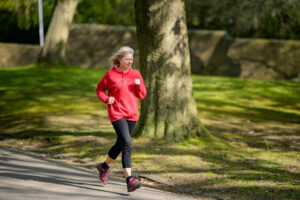 Ältere Frau beim Joggen