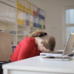 Selbst junge, sportliche Menschen können einen ausgeprägten Vitamin-D-Mangel entwickeln, ohne es zu bemerken. Oft fehlen eindeutige Warnsignale. © Pexels