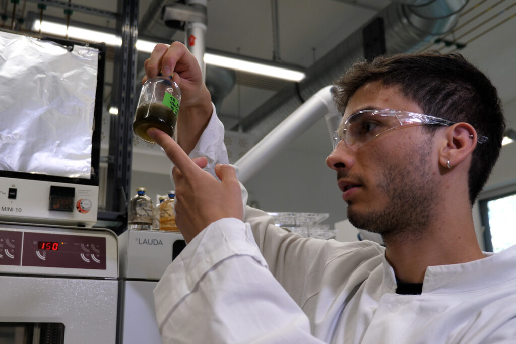 Tiago Ramalho im Labor