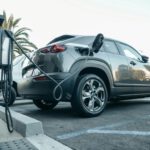 Eine neue Anode soll Lithium-Ionen besser durch die Elektrode leiten. Koreanische Forscher wollen damit E-Auto-Batterien ermöglichen, die schneller laden und mehr Reichweite schaffen.