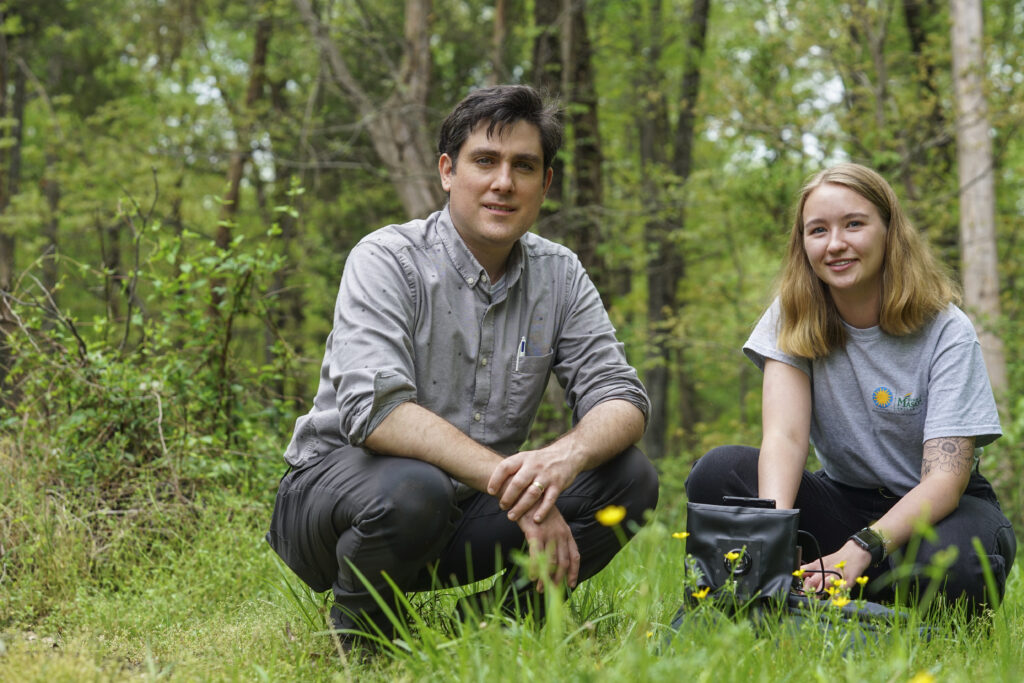 Biologe Daniel Hanley von der George Mason University und die Studentin Anna Siegle