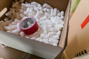 Styropor steckt in Dämmungen und Verpackungen. Der neue Pflanzen-Schaum EPLA soll ähnliche Aufgaben übernehmen – mit deutlich kleinerem CO₂-Fußabdruck.