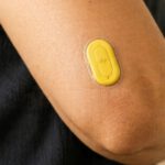 Medizinische Wearables könnten künftig Gesundheitswerte erfassen und sich dabei mit Energie aus Raumlicht versorgen – ganz ohne regelmäßiges Aufladen. © Unsplash