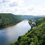 Deutschlands Flüsse führen häufiger Niedrigwasser. Forscher warnen vor tieferen Fahrrinnen und fordern mehr Wasserrückhalt in der Landschaft.