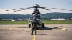 Radioaktivität aus der Luft erkennen: Ein Hubschrauber dient als fliegendes Labor und kann Strahlungsquellen mit neuer Technik auf weniger als zwei Meter präzise orten. © Paul Scherrer Institut PSI/Markus Fischer