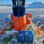 Mit der Polarstern untersuchten Forscher in der Vincennes-Bucht einen riesigen Sedimentkeil, der das Eis der Antarktis einst stabilisierte. © Alfred-Wegener-Institut / Chiara Tobisch, Uni Kiel